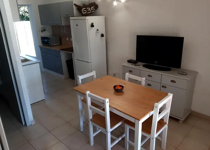 Villa, Maison Bord De Climatisee