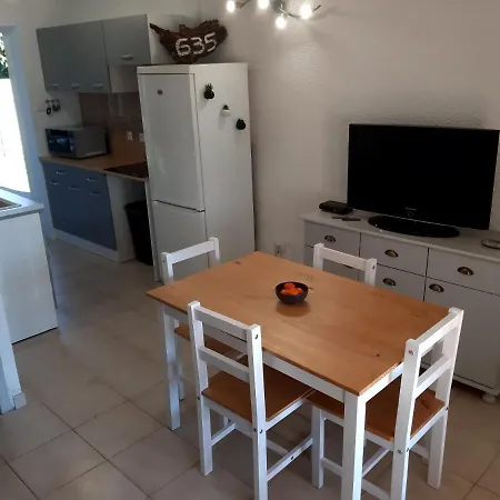Villa, Maison Bord De Climatisee