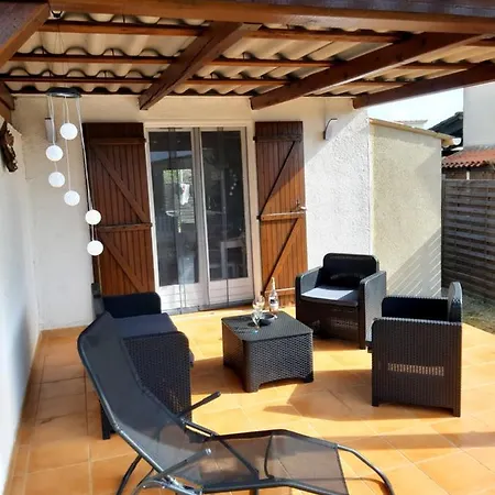 Villa, Maison Bord De Climatisee Holiday home