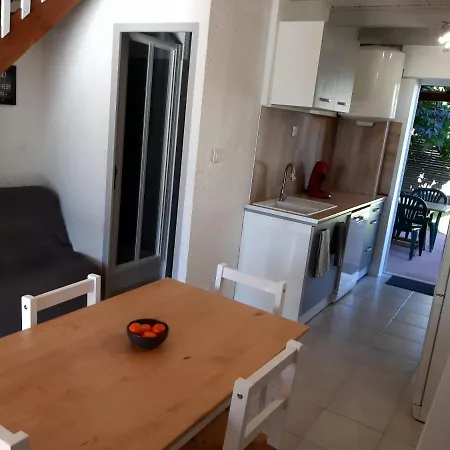 Villa, Maison Bord De Climatisee *