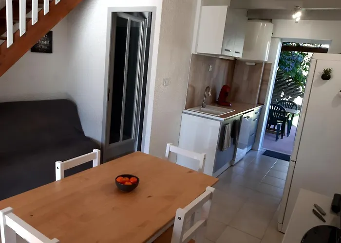 Villa, Maison Bord De Climatisee *